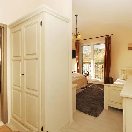 Delightful Split 2 Bedrooms Petite Private Pool And Sauna