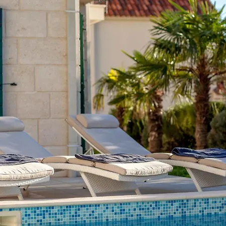 Vila Delightful Split 2 Bedrooms Petite Private Pool And Sauna