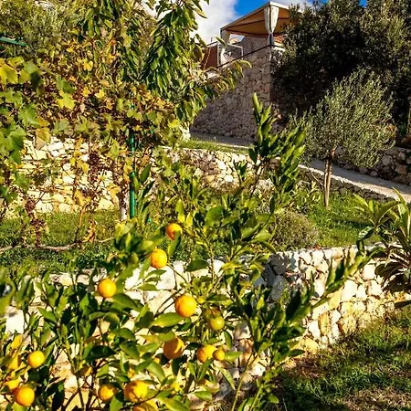 Delightful Split 2 Bedrooms Petite Private Pool And Sauna