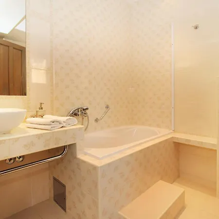 Delightful Split 2 Bedrooms Petite Private Pool And Sauna Vila *