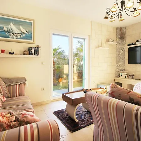 Delightful Split 2 Bedrooms Petite Private Pool And Sauna Vila