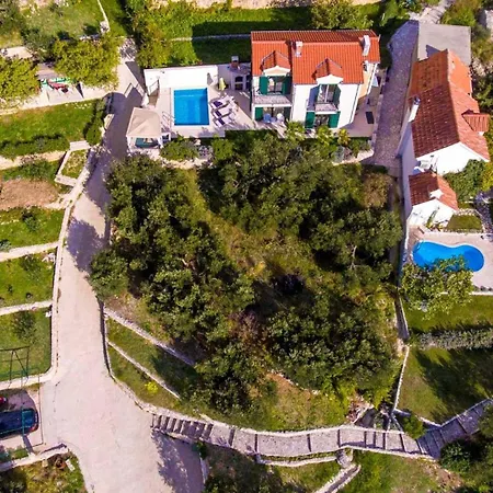 Delightful Split 2 Bedrooms Petite Private Pool And Sauna * Makarská