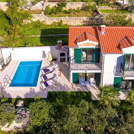 Delightful Split 2 Bedrooms Petite Private Pool And Sauna Vila