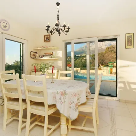 Delightful Split 2 Bedrooms Petite Private Pool And Sauna