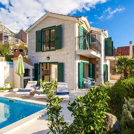 Delightful Split 2 Bedrooms Petite Private Pool And Sauna Makarská